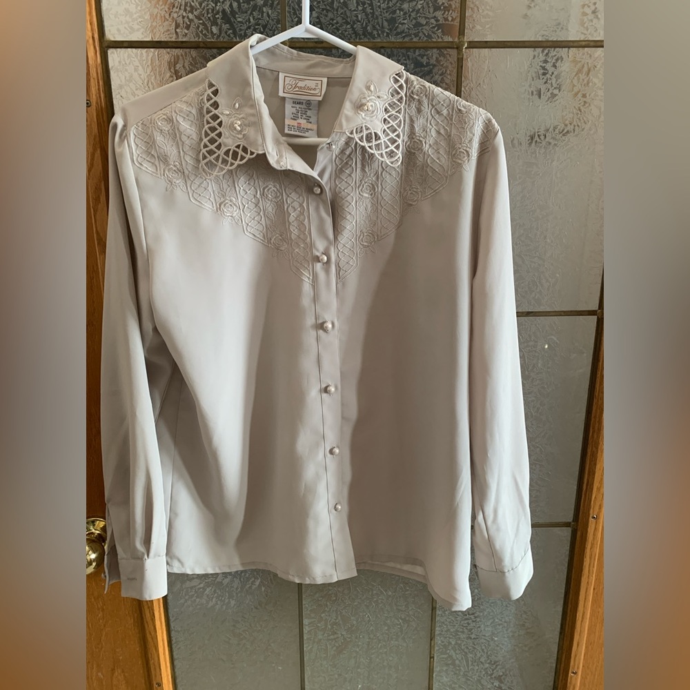 VINTAGE TRADITIONS BLOUSE 20.5” PTP